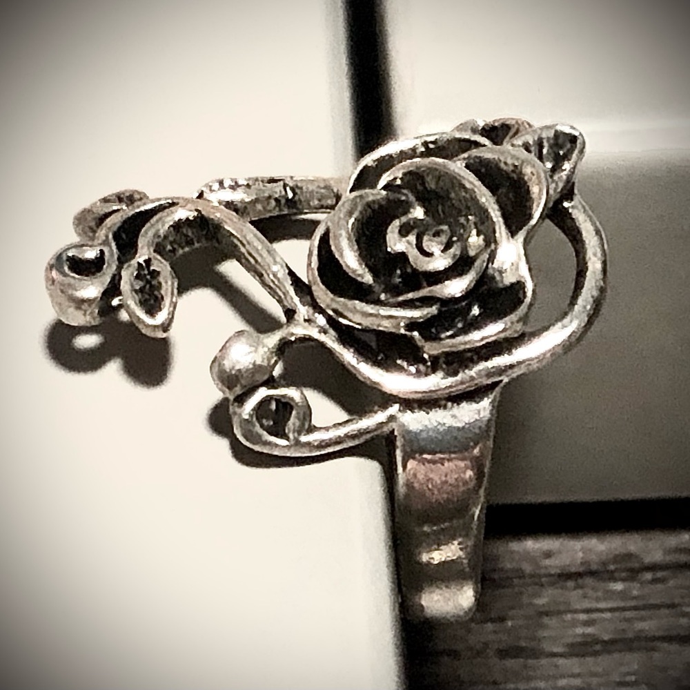 Sterling Silver Rose and Vine Ring size 8 - Picture 3 of 9